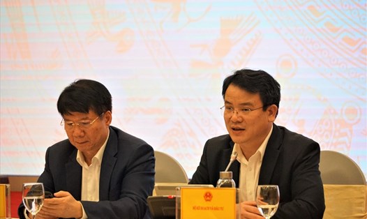 Thứ trưởng Bộ Kế hoạch và Đầu tư Trần Quốc Phương (bên phải). Ảnh: Tùng Giang