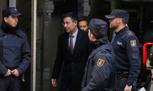 Josep Maria Bartomeu bị bắt cùng 3 người khác vào sáng thứ hai. Ảnh: AS