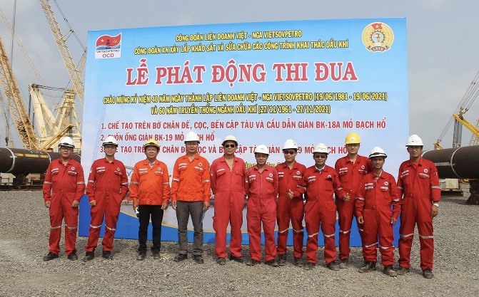 Lễ phát động thi đua diễn ra tại bãi chế tạo Cảng  Vietsovpetro. Ảnh: CĐXN
