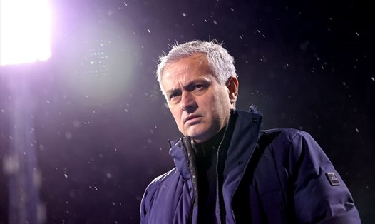 Jose Mourinho đang chịu nhiều sức ép với những yêu cầu từ các cổ động viên Tottenham đòi sa thải ông. Ảnh: AFP