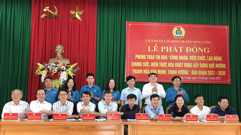 Ký kết triển khai Chương trình "75 nghìn sáng kiến, vượt khó, phát triển". Ảnh: T.L