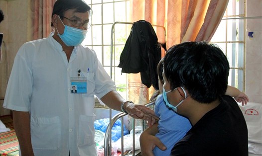 Người dân đang được điều trị tại Trung tâm Y tế huyện Tây Sơn (tỉnh Bình Định). Ảnh: T.X