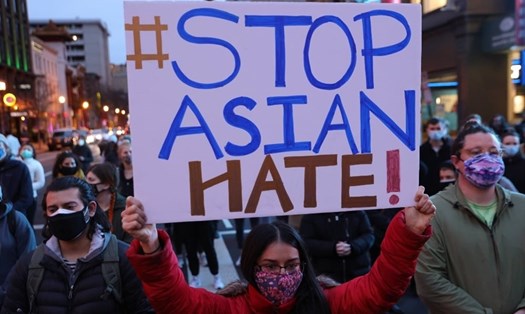 Biểu tình chống sự thù hận người Mỹ gốc Á sau vụ xả súng chết người ở Atlanta. Ảnh: AFP