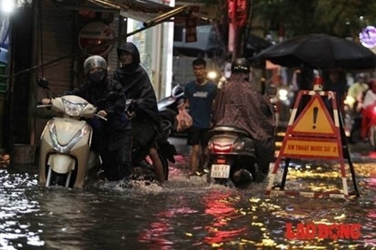 Dự báo thời tiết 22.3: Trung Bộ mưa dông gió lớn, trời rét