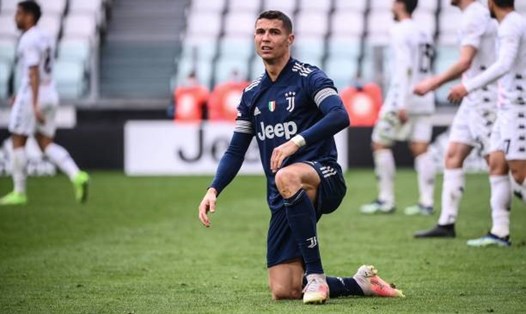 Ronaldo "im tiếng" trước Benevento. Ảnh: AFP