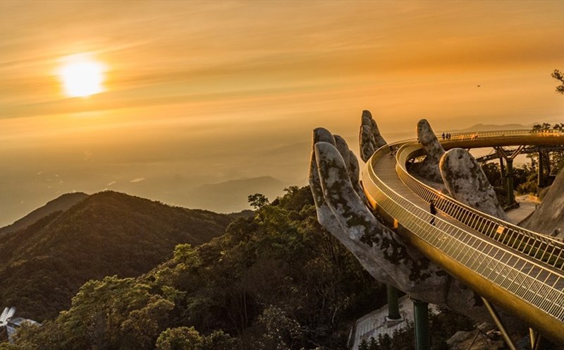 Cầu Vàng là địa điểm thăm quan nổi tiếng tại Đà Nẵng.