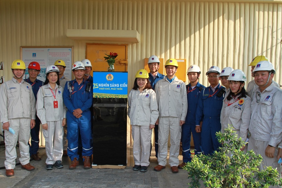 Công đoàn Công ty Cổ phần Lọc hoá dầu Bình Sơn đã tổ chức Lễ ký kết biên bản ghi nhớ thực hiện chương trình  “75 nghìn sáng kiến, vượt khó, phát triển” với sự tham dự của Phó Chủ tịch Tổng LĐLĐVN Ngọ Duy Hiểu. Ảnh: CĐN
