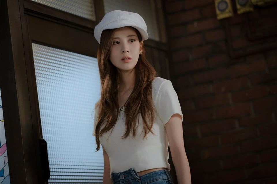 Seohyun (SNSD) sẽ vào vai nữ chính trong phim mới "Moral Sense". Ảnh cắt phim. Seohyun (SNSD) sẽ vào vai nữ chính trong phim mới "Moral Sense". Ảnh cắt phim.