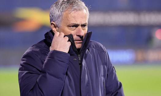 Hình ảnh đầy quyền uy của Jose Mourinho trước đây đã không còn. Ảnh: AFP
