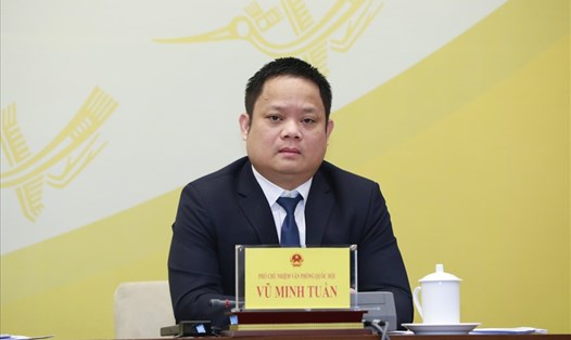 Ông Vũ Minh Tuấn, Phó Chủ nhiệm Văn phòng Quốc hội phát biểu tại buổi họp báo. Ảnh: Phạm Đông