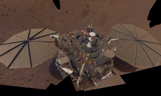 Tàu vũ trụ InSight của NASA thám hiểm sao Hỏa. Ảnh: NASA