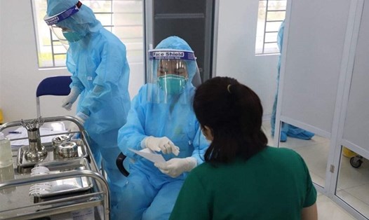 Tiêm vaccine COVID-19 thử nghiệm tại Việt Nam. Ảnh: Bộ Y tế