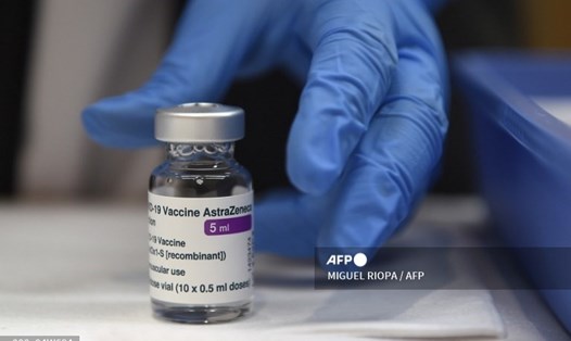 Với tình trạng vaccine COVID-19 hiện tại, Vương quốc Anh đang lâm vào tình cảnh “nợ liều thứ hai”. Ảnh: AFP