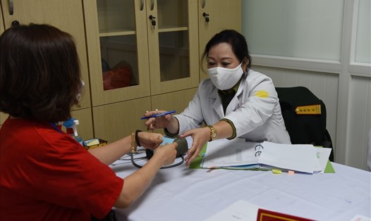 Tư vấn tiêm thử nghiệm vaccine COVID-19 do Việt Nam sản xuất. Ảnh: Diệp Phương