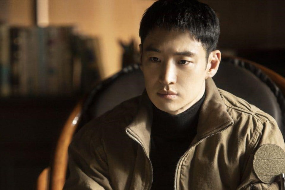 Nam diễn viên Lee Je Hoon. Ảnh poster. Nam diễn viên Lee Je Hoon. Ảnh poster.
