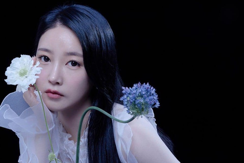 Soyeon (T-ara) trở lại với đĩa đơn solo với ca khúc chủ đề do mình viết lời. Ảnh poster. Soyeon (T-ara) trở lại với đĩa đơn solo với ca khúc chủ đề do mình viết lời. Ảnh poster.