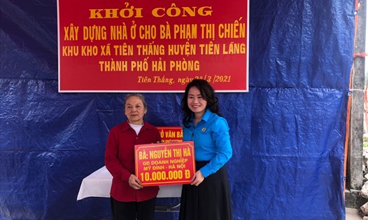 Liên đoàn Lao động huyện Tiên Lãng (Hải Phòng) huy động cá nhân, tổ chức hỗ trợ kinh phí xây nhà tặng bà Phạm Thị Chiến. Ảnh CTV