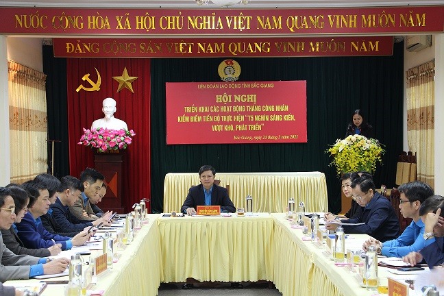 Ông Nguyễn Văn Cảnh, Chủ tịch Liên đoàn Lao động tỉnh Bắc Giang chủ trì hội nghị. Ảnh: Nguyễn Huyền