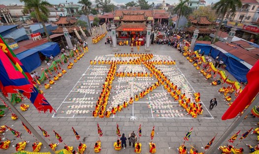 Lễ hội Phủ Dầy (Nam Định) là một trong những lễ hội lớn thu hút đông đảo du khách
thập phương. Ảnh: Tuyết Trần