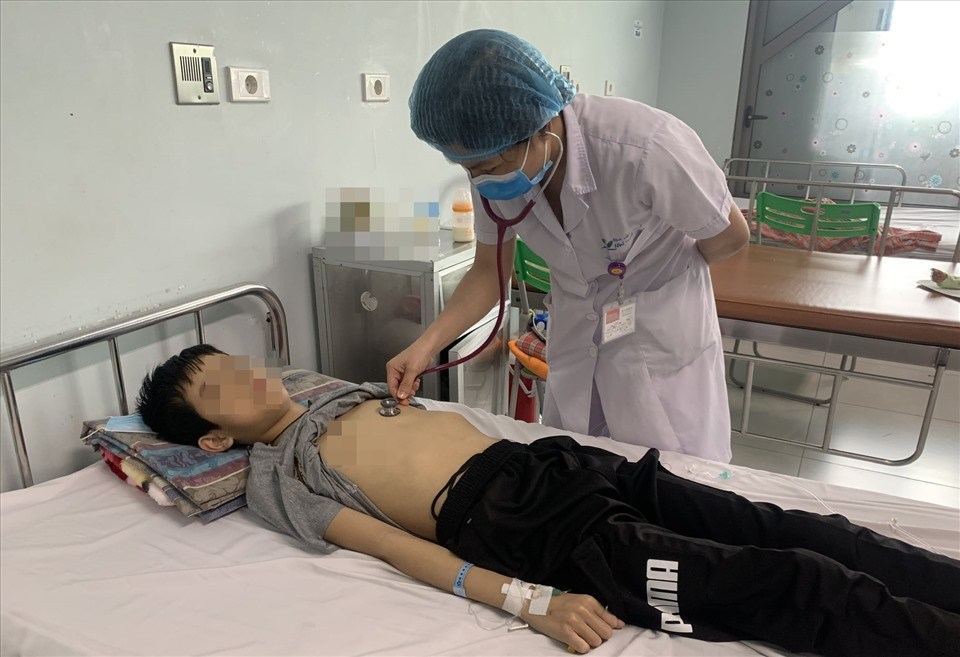 Bệnh nhi được các bác sĩ điều trị kịp thời. Ảnh: BVCC Bệnh nhi được các bác sĩ điều trị kịp thời. Ảnh: BVCC