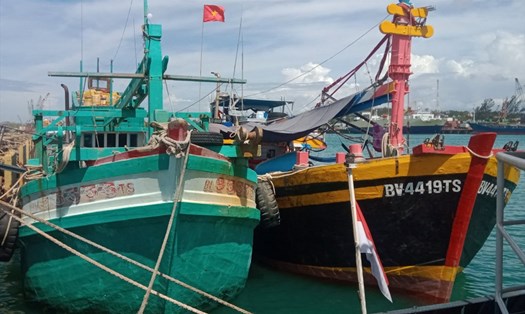Hai tàu cá Việt Nam bị Indonesia bắt giữ hôm 18.3. Ảnh: Kompas.