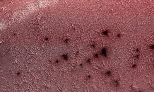 Hình ảnh giống như những "con nhện" trên bề mặt sao Hỏa. Ảnh: NASA