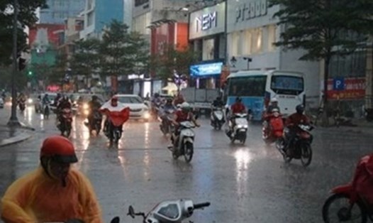Hà Nội có mưa phùn và sương mù vào sáng sớm. Ảnh minh hoạ: Thuỳ Trang.