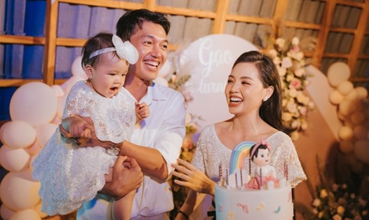 Gia đình hạnh phúc của Quang Tuấn. Ảnh: NSCC.