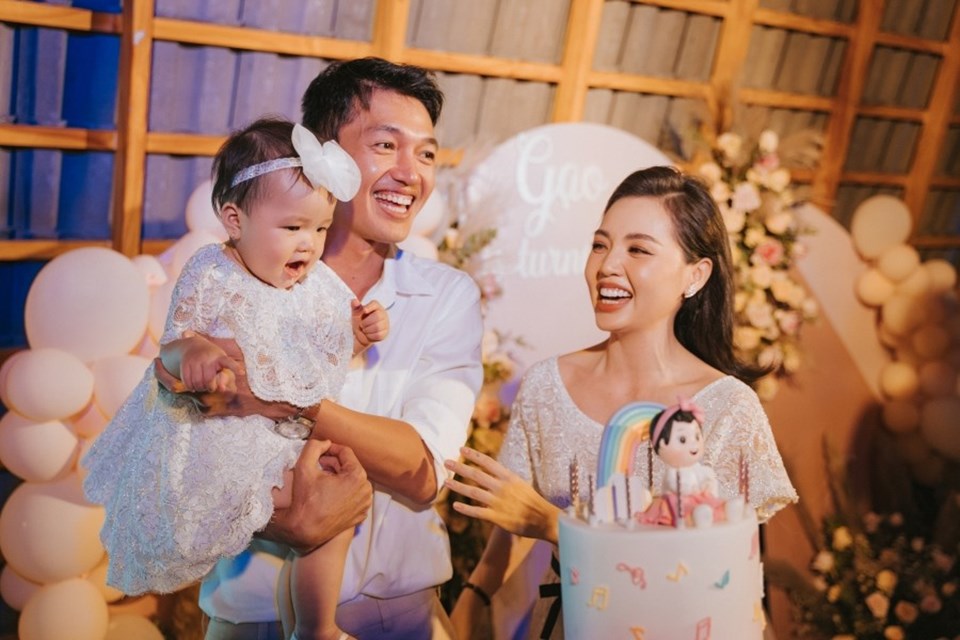 Gia đình hạnh phúc của Quang Tuấn. Ảnh: NSCC.