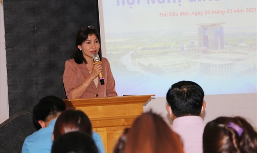 Bà Mai Thanh Thảo - Chủ tịch Công đoàn các KCN Bình Dương triển khai các hoạt động trong quý I/2021. Ảnh: Hoàng Trung