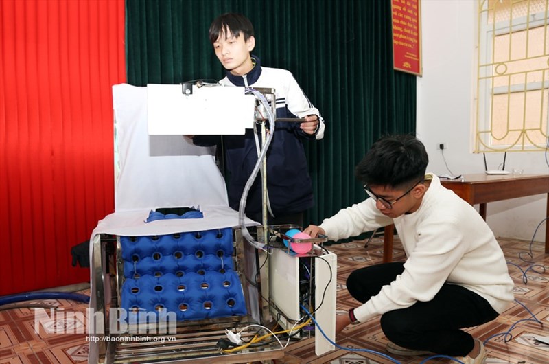 Học sinh thi Khoa học kỹ thuật: “Hãy dừng lại càng sớm càng tốt”!