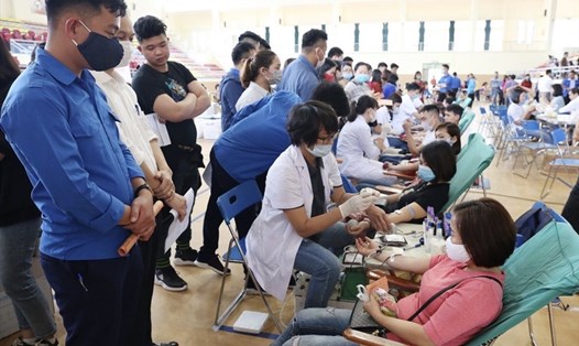 Đoàn viên, người lao động huyện Sóc Sơn (TP.Hà Nội) hiến máu tình nguyện trong “Ngày hội Xuân hồng” năm 2020. Ảnh: Dương Ánh
