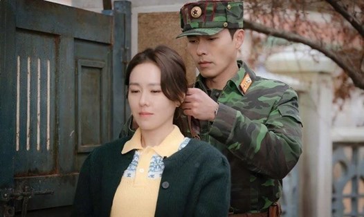 "Hạ cánh nơi anh" của Hyun Bin - Son Ye Jin được chuyển thể thành nhạc kịch trong năm 2022. Ảnh cắt phim.