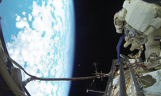 Spacewalk của các phi hành gia vũ trụ Nga. Ảnh: Roscosmos