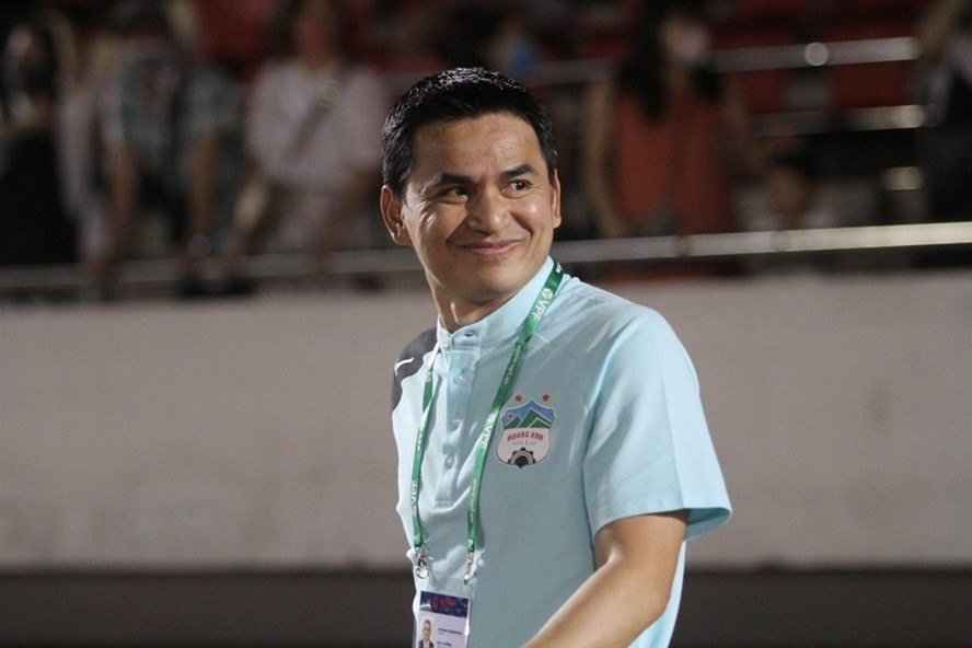 Huấn luyện viên Kiatisak ngỏ lời rủ Chanathip sang V.League thi đấu