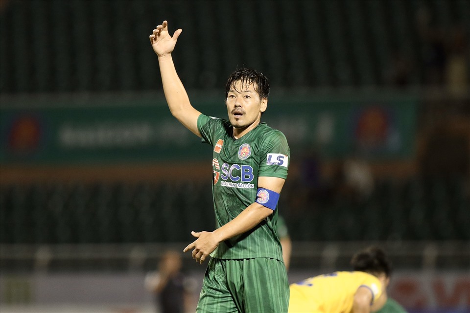Daisuke Matsui và huấn luyện viên Shimoda chưa thể giúp Sài Gòn bay cao ở V.League 2021. Ảnh: Vương Anh