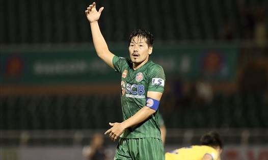 Daisuke Matsui và huấn luyện viên Shimoda chưa thể giúp Sài Gòn bay cao ở V.League 2021. Ảnh: Vương Anh