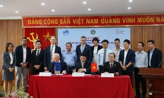 Lễ ký kết biên bản ghi nhớ sản xuất và thương mại hồ tiêu bền vững giai đoạn 2021-2025. Ảnh: Hồng Quang