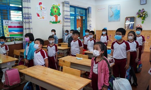 Học sinh Trường Tiểu học Lê Đức Thọ (quận Gò Vấp, TPHCM) đi học lại sau thời gian nghỉ học phòng dịch COVID-19. Ảnh: Chân Phúc
