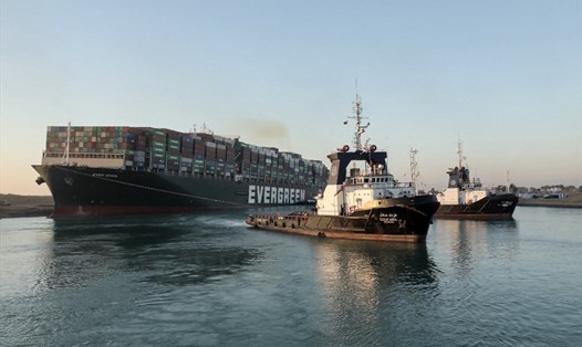 Tàu Ever Given của hãng Evergreen Marine mắc kẹt ở kênh đào Suez được giải cứu thành công hôm 29.3. Ảnh: AFP