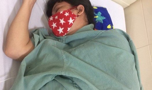 Bà Sen trong cuộc phẫu thuật chữa trị ung thư cổ tử cung lần 1 tại Bệnh viện K Tân Triều (Hà Đông, Hà Nội). Ảnh: GĐCC