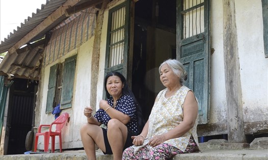 Ở tuổi 85, bà Hoàng Thị Hiên vẫn phải sống những ngày mòn mỏi chờ Dự án Bến xe khách tỉnh Điện Biên được triển khai. Ảnh: song an