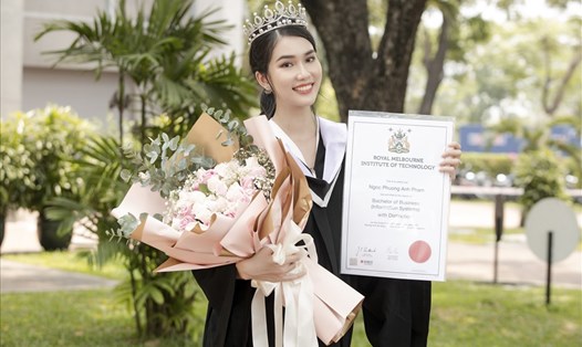 Á hậu Phương Anh chính thức tốt nghiệp Đại học RMIT với tấm bằng xuất sắc. Ảnh: Sen Vàng.