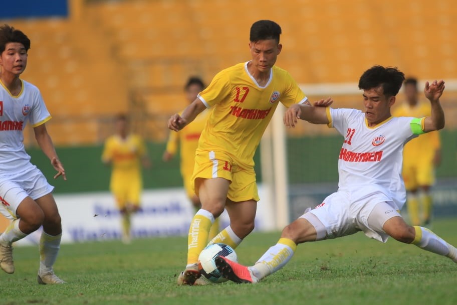U19 Hoàng Anh Gia Lai gặp khó khăn để đi tiếp khi thua U19 Sông Lam Nghệ An đến 0-3. Ảnh: Viên Đình.