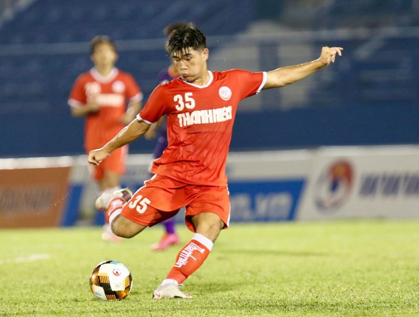 Thái Bá Đạt của U19 PVF. Ảnh: Khả Hòa