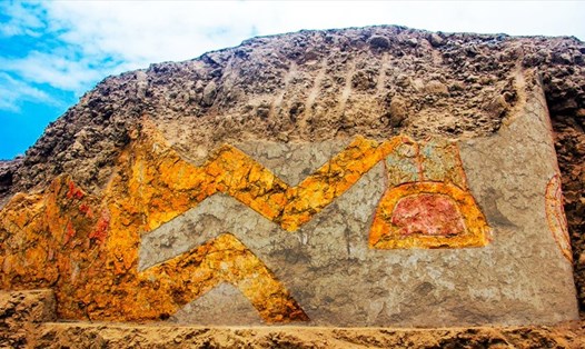 Một phần của bức tranh tường thần nhện được khai quật ở Peru. Ảnh: Twitter Antiguo Peru