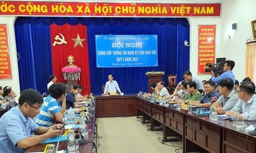 Chủ tịch UBND tỉnh Bạc Liêu Phạm Văn Thiều trả lời báo chí liên quan đến Dự án Điện khí LNG Bạc Liêu. Ảnh: Nhật Hồ
