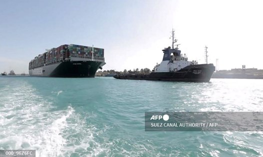 Cuộc điều tra chính thức nguyên nhân gây ra vụ mắc kẹt con tàu Ever Given trên kênh đào Suez sẽ bắt đầu từ 1.4. Ảnh: AFP