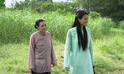 Phương Thanh và Phương Trinh Joile trong phim. Ảnh: NSCC.