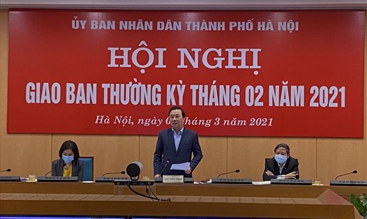 Ông Chử Xuân Dũng – Phó Chủ tịch UBND TP. Hà Nội điều hành phiên họp chiều 4.3. Ảnh: Giang Kiều